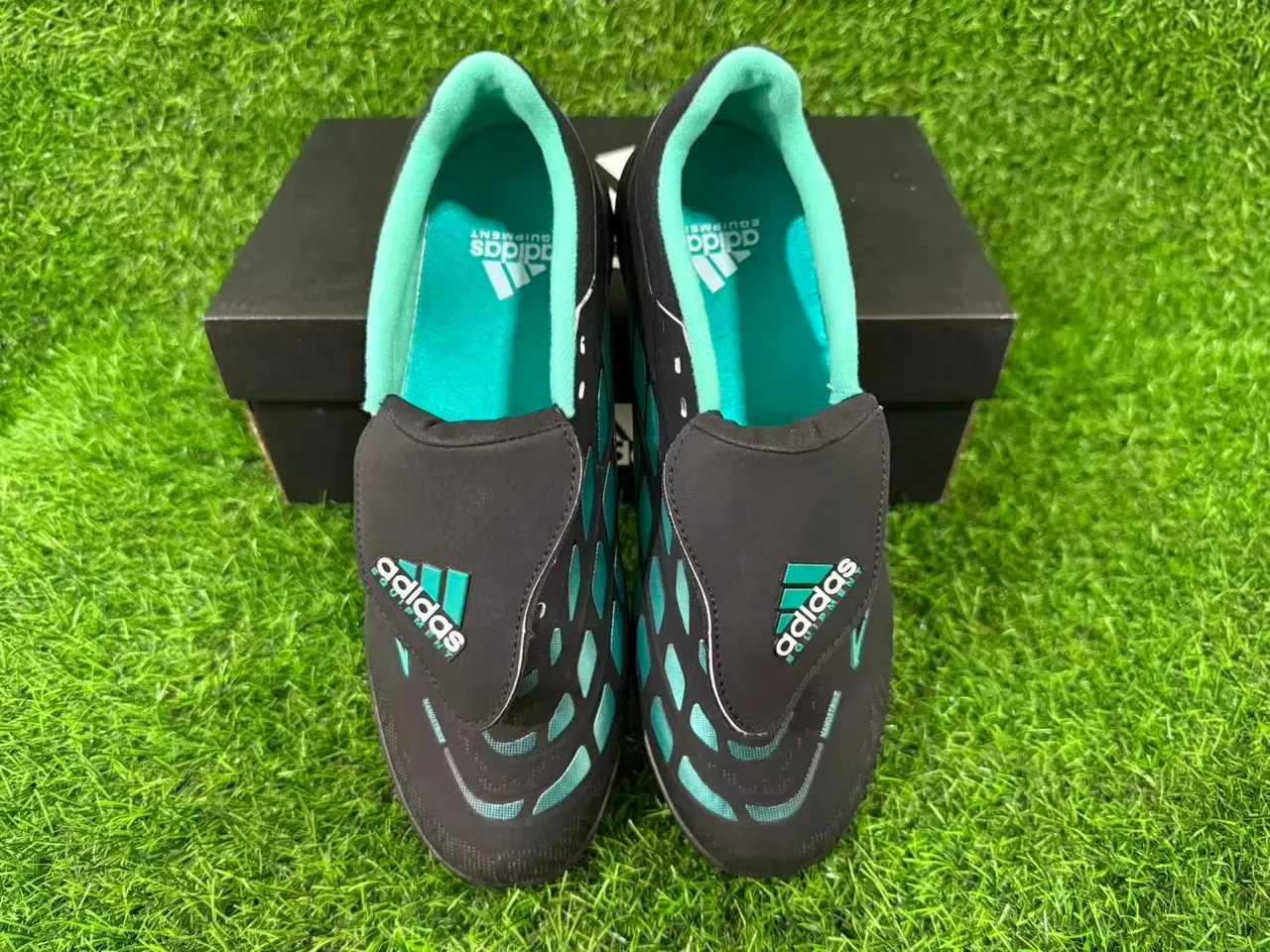 Adidas Predator Preto Verde Low-Cut Sintético Superior Studs Moldados Turf Sapatos de Futebol 6