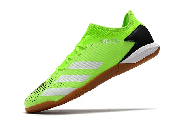 Adidas Predator أخضر أسود الجزء العلوي المثقب من التريكو قاعدة مطاطية أحذية كرة القدم الداخلية 24