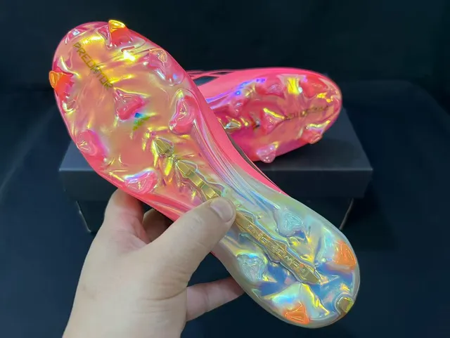 Adidas Predator Chuteira rosa laranja, upper sock-fit, sola iridescente translúcida, solo firme 9