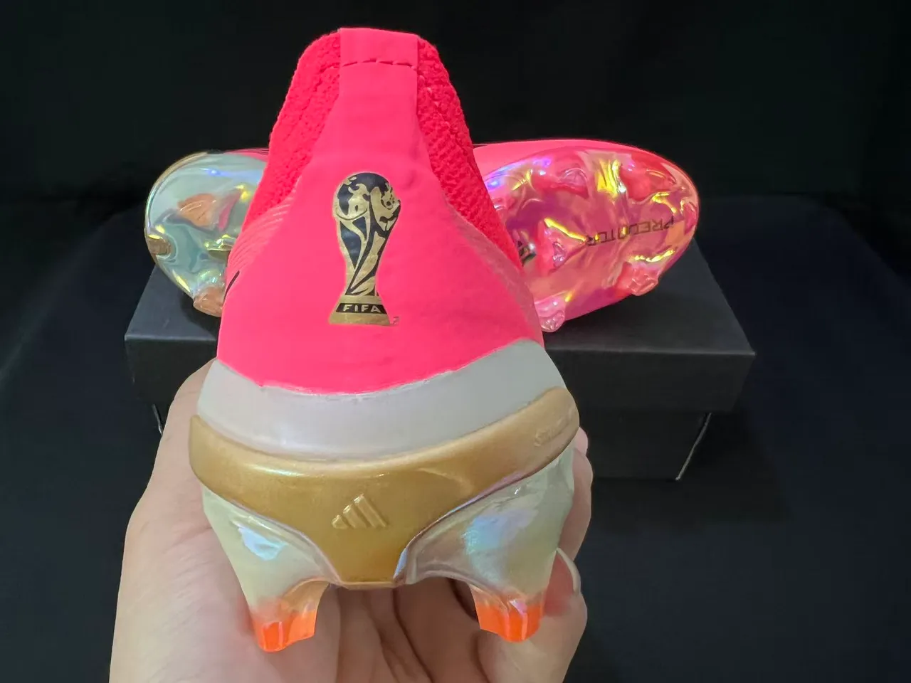 Adidas Predator Chuteira rosa laranja, upper sock-fit, sola iridescente translúcida, solo firme 10
