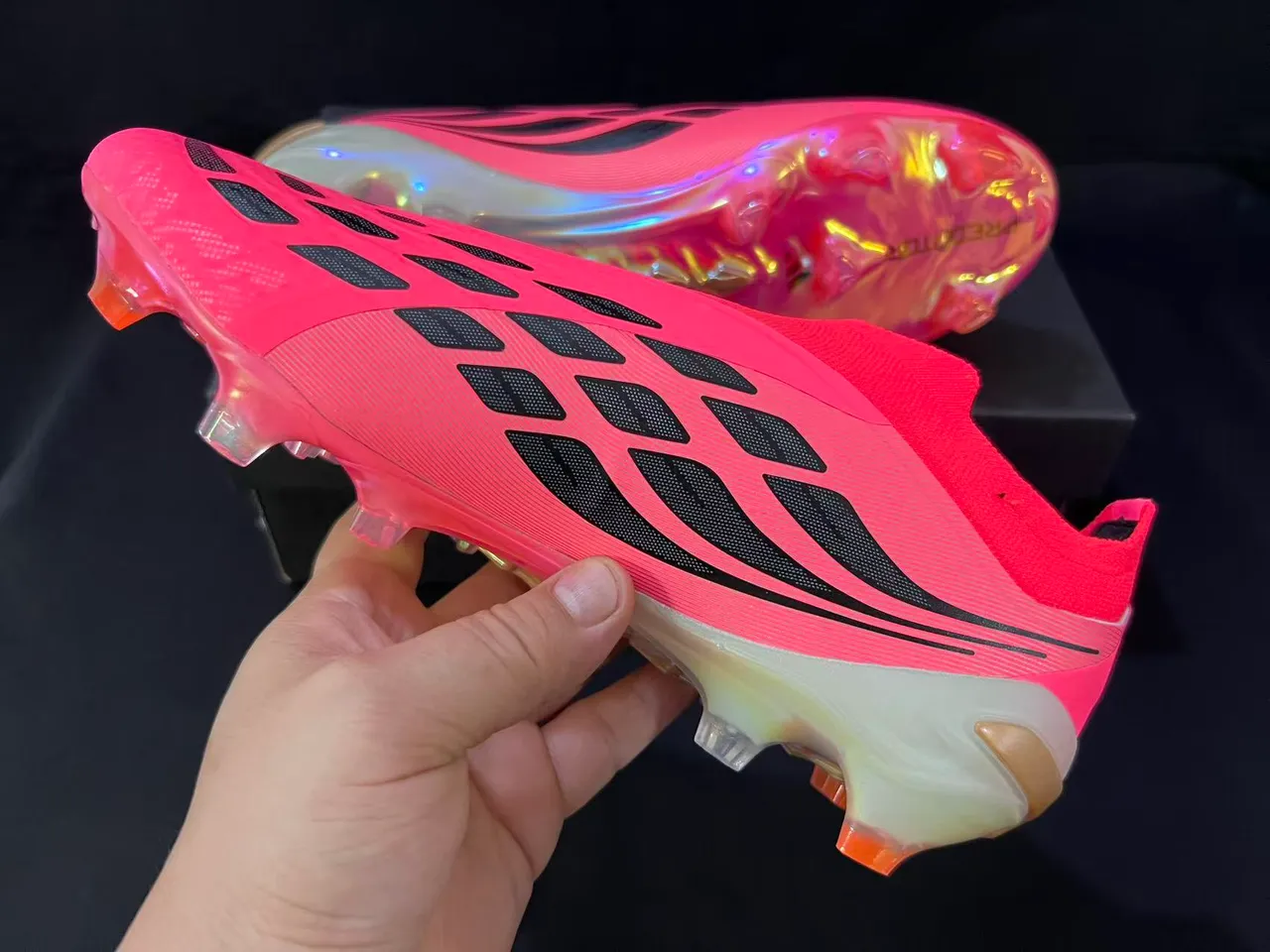 Adidas Predator Chuteira rosa laranja, upper sock-fit, sola iridescente translúcida, solo firme 11