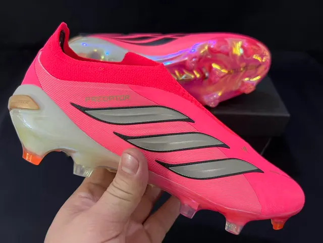 Adidas Predator Chuteira rosa laranja, upper sock-fit, sola iridescente translúcida, solo firme 13