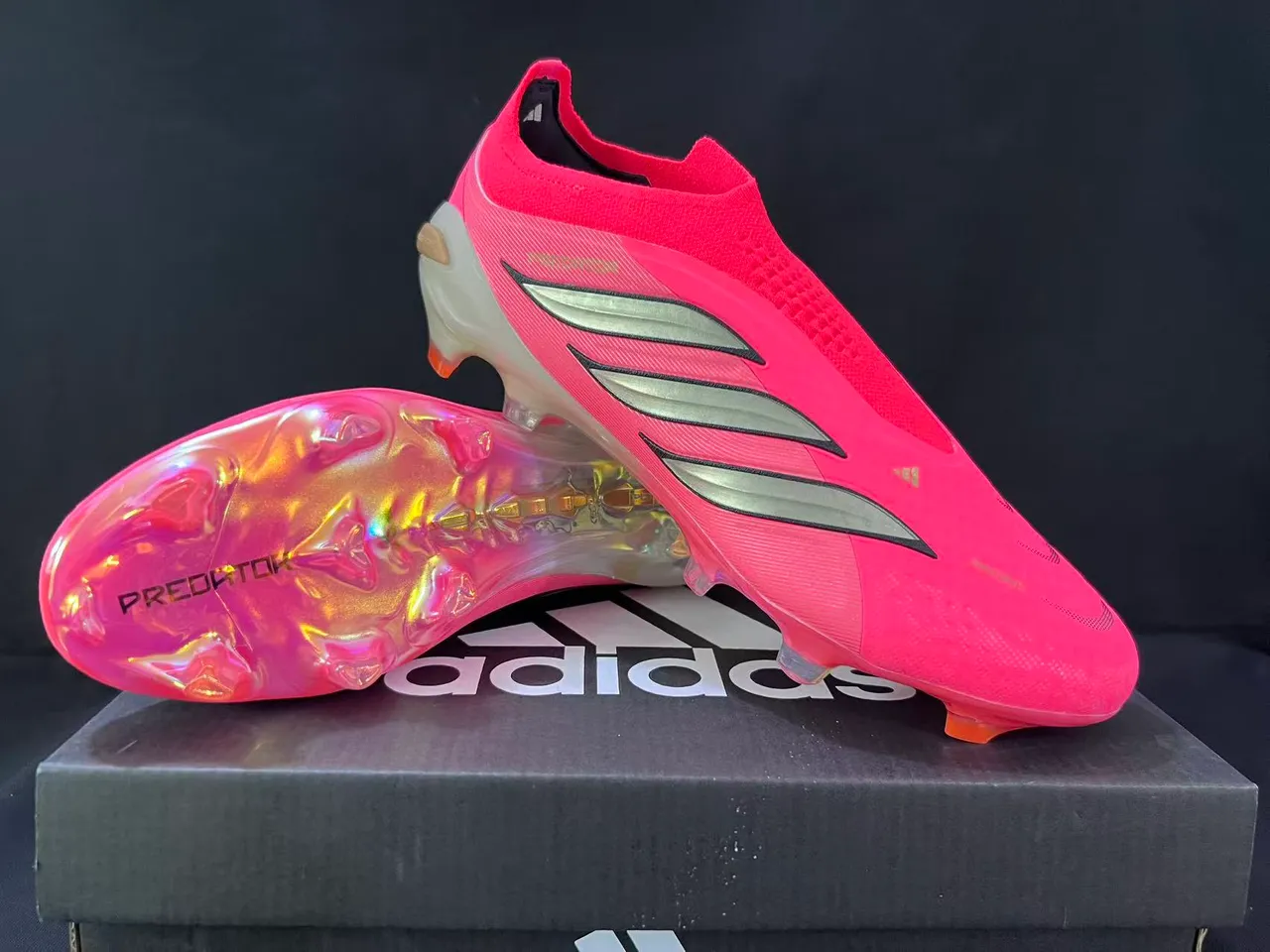 Adidas Predator Chuteira rosa laranja, upper sock-fit, sola iridescente translúcida, solo firme 17