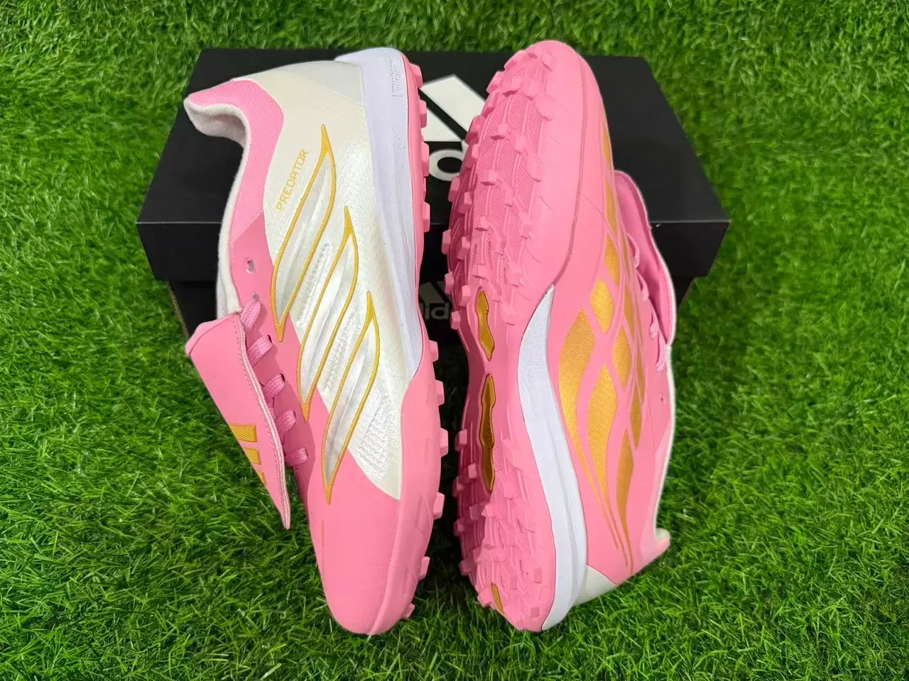 Adidas Predator Chaussures de football turf rose blanc semelle supérieure synthétique fermeture par sangle sans lacets 5