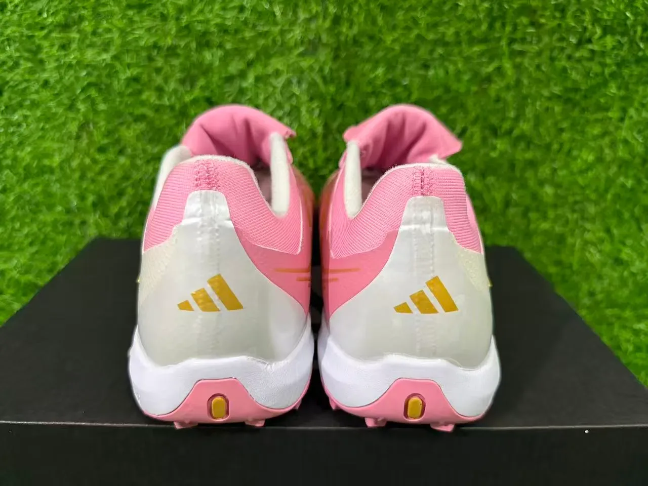 Adidas Predator Chaussures de football turf rose blanc semelle supérieure synthétique fermeture par sangle sans lacets 6