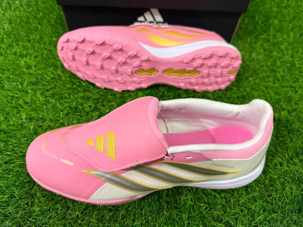 Adidas Predator Chaussures de football turf rose blanc semelle supérieure synthétique fermeture par sangle sans lacets 7