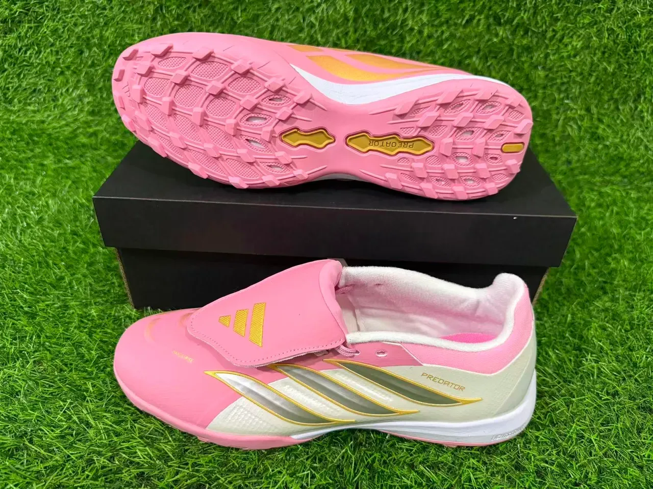 Adidas Predator Chaussures de football turf rose blanc semelle supérieure synthétique fermeture par sangle sans lacets 8
