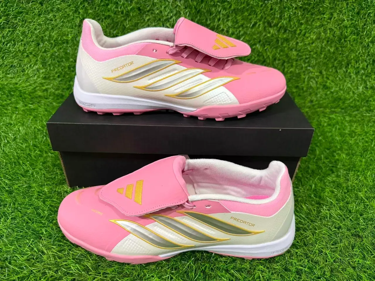 Adidas Predator Chaussures de football turf rose blanc semelle supérieure synthétique fermeture par sangle sans lacets 9