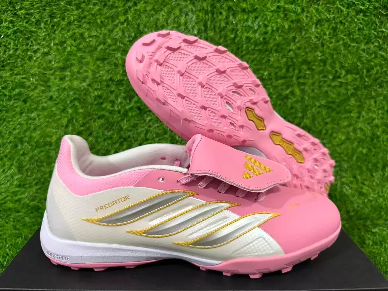 Adidas Predator Chaussures de football turf rose blanc semelle supérieure synthétique fermeture par sangle sans lacets 10