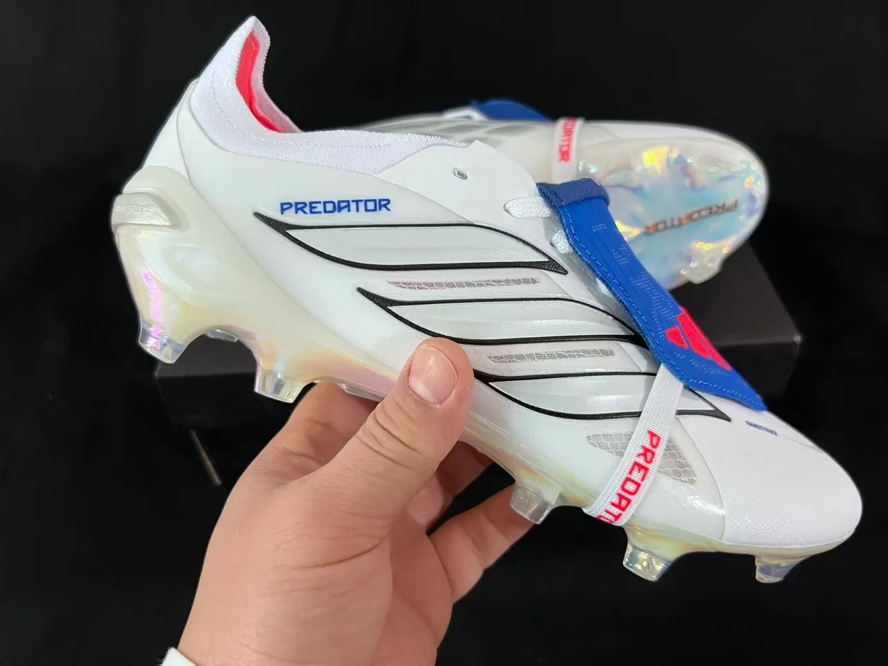 Adidas Predator أبيض أزرق بدون أحزمة إغلاق حذاء إريديسينت هولوغرافيك كعب خارجي ملعب طبيعي أحذية كرة القدم 6