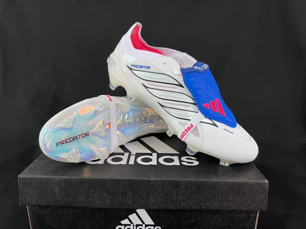Adidas Predator أبيض أزرق بدون أحزمة إغلاق حذاء إريديسينت هولوغرافيك كعب خارجي ملعب طبيعي أحذية كرة القدم 10