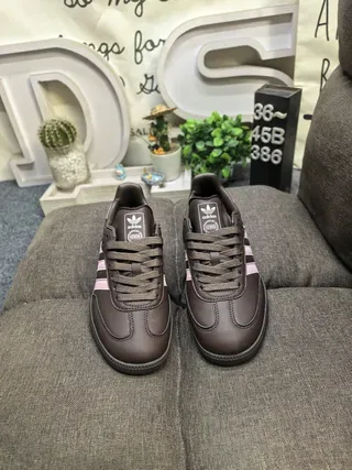 Adidas Samba भूरा और गुलाबी लाइफस्टाइल स्नीकर 10