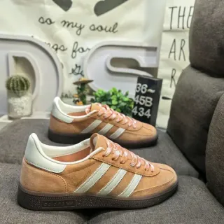 Adidas Samba OG Tan और Off-White लाइफस्टाइल स्नीकर