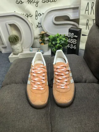 Adidas Samba OG Tan and Off-White Lifestyle Sneakers 10