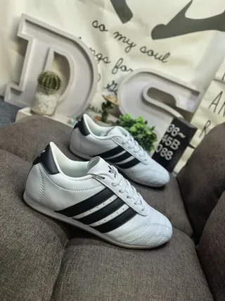 Adidas Samba Black and White Chaussures de Football Indoor 9