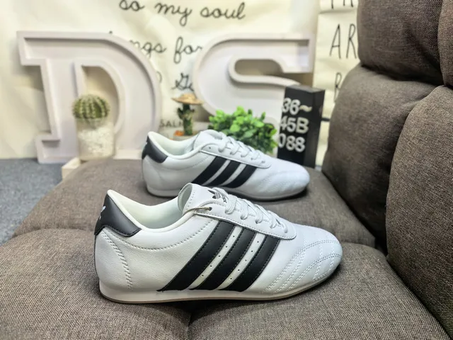 Adidas Samba Black and White Chaussures de Football Indoor 11