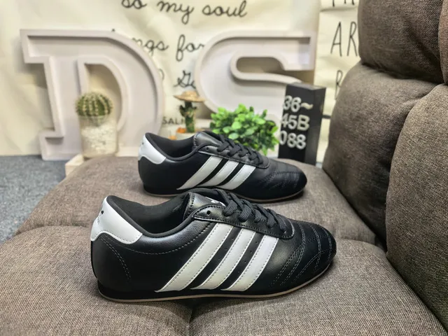 Adidas Samba Black and White Chaussures de Football Indoor 21