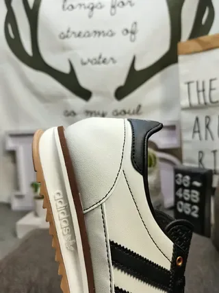 Adidas Spezial Off-White और ब्लैक लाइफस्टाइल स्नीकर 3