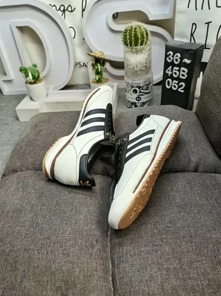 Adidas Spezial Off-White और ब्लैक लाइफस्टाइल स्नीकर 6