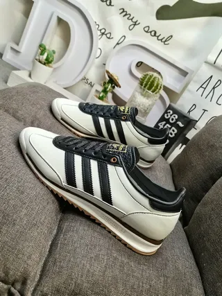 Adidas Spezial Off-White और ब्लैक लाइफस्टाइल स्नीकर 7