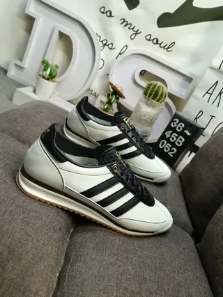 Adidas Spezial Off-White और ब्लैक लाइफस्टाइल स्नीकर 9