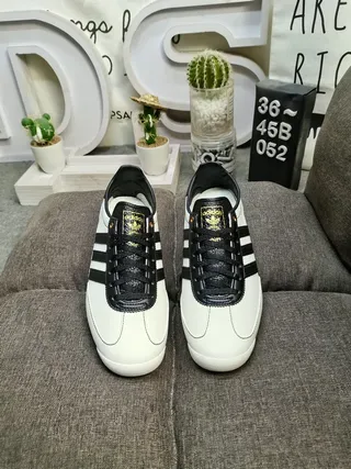 Adidas Spezial Off-White और ब्लैक लाइफस्टाइल स्नीकर 10