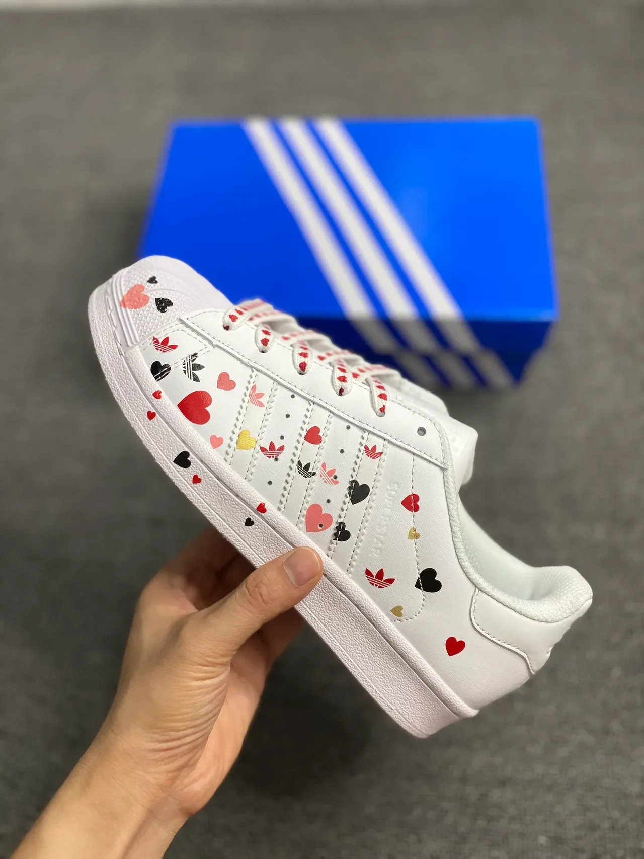 Adidas Superstar Heart Print White Lifestyle Sneakers 2