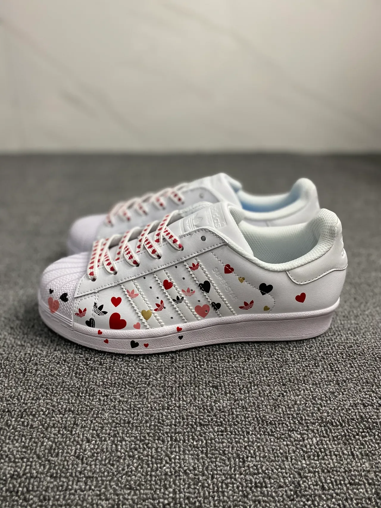 Adidas Superstar Heart Print White Lifestyle Sneakers 3