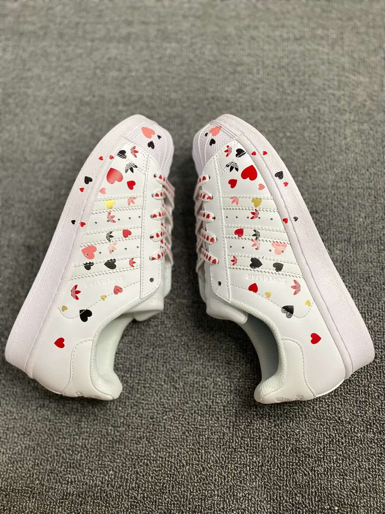 Adidas Superstar Heart Print White Lifestyle Sneakers 4
