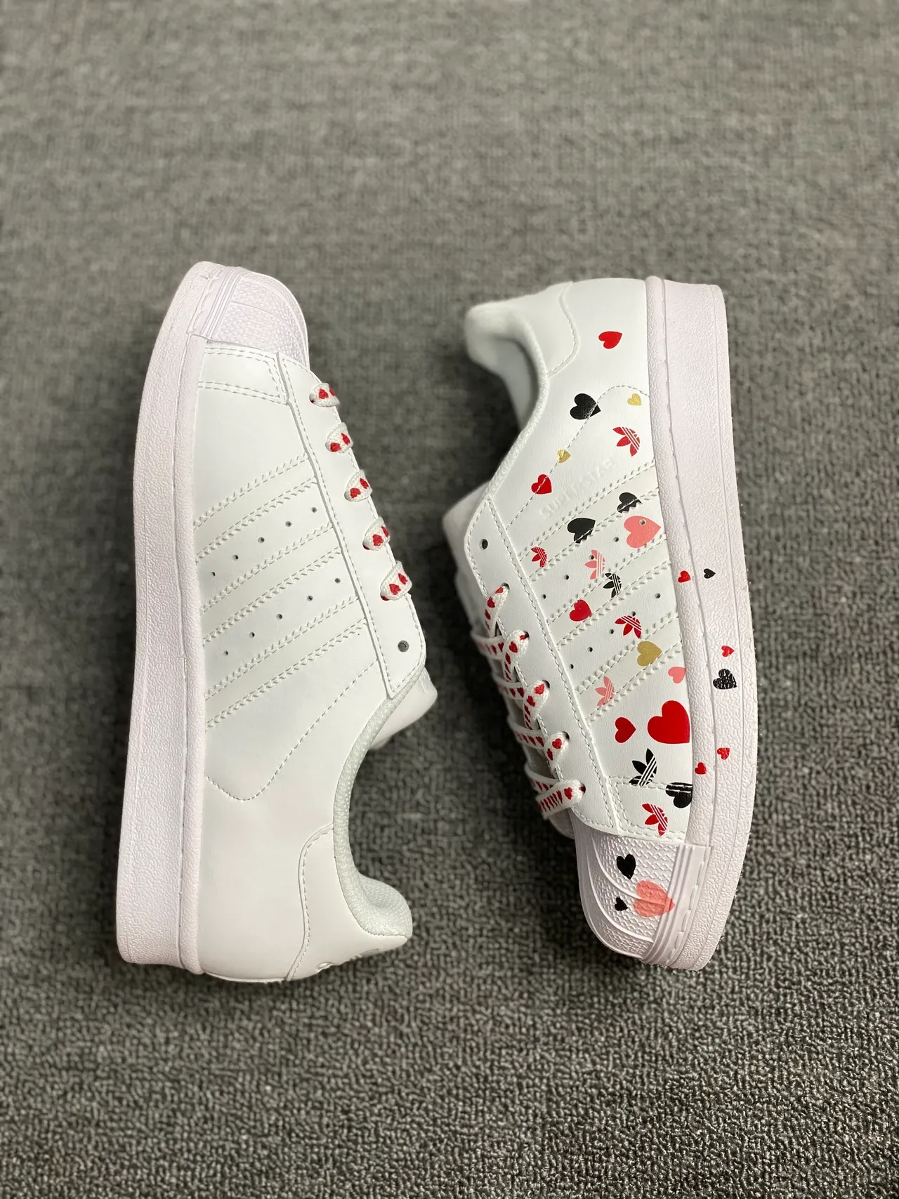 Adidas Superstar Heart Print White Lifestyle Sneakers 8