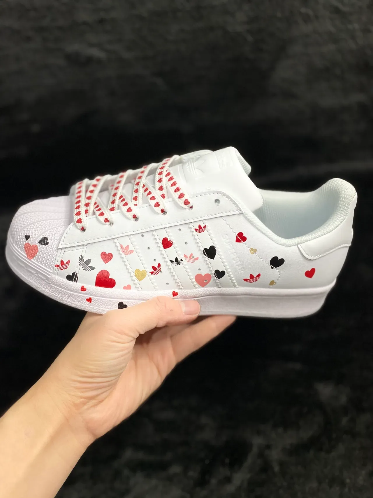 Adidas Superstar Heart Print White Lifestyle Sneakers 14