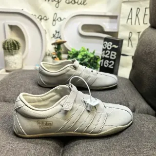 Adidas Tokyo बिना लेस के स्ट्रैप स्नीकर बेज लाइफस्टाइल स्नीकर