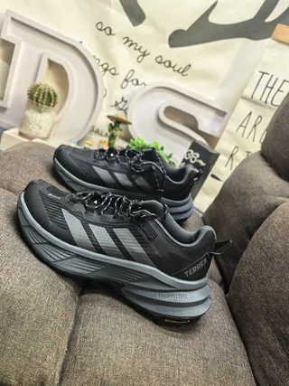 Adidas White Black Mesh Upper Three-Stripe Side Panel Running Shoes 17