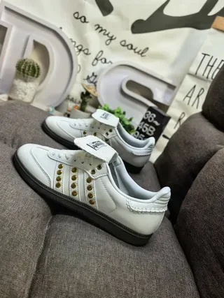 Adidas White Gold Laceless Strap Closure Metal Eyelets Lifestyle Sneakers 7