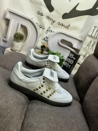 Adidas White Gold Laceless Strap Closure Metal Eyelets Lifestyle Sneakers 9