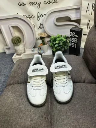Adidas White Gold Laceless Strap Closure Metal Eyelets Lifestyle Sneakers 10