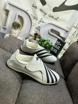 Adidas White Green Slip-On Elastic Strap Closure Casual Shoes 9