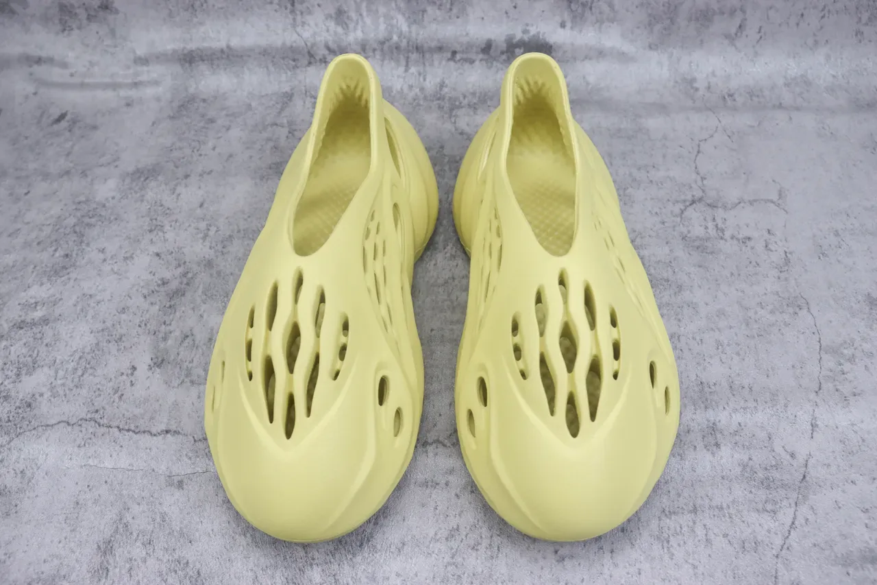 Adidas Yeezy Foam Runner Pale Yellow Lifestyle Sneakers 2
