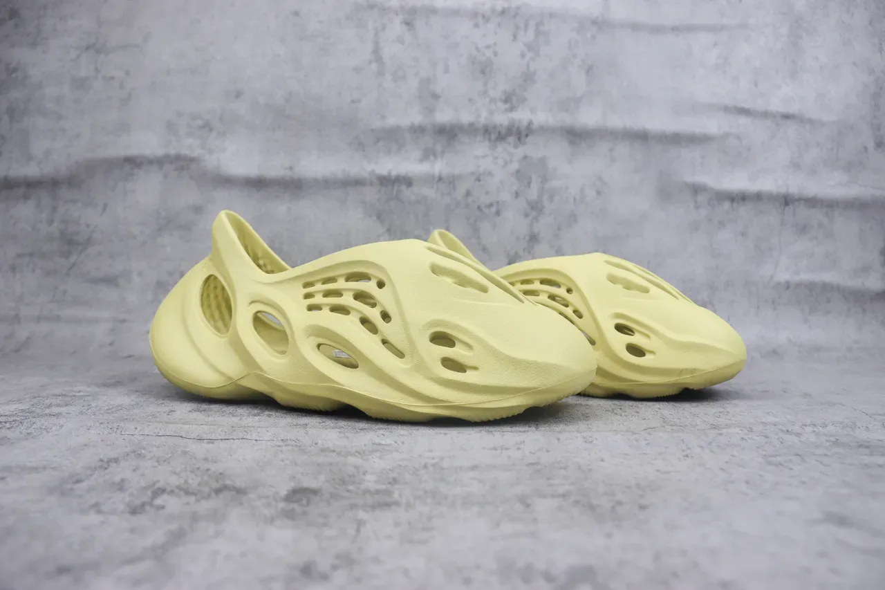 Adidas Yeezy Foam Runner Pale Yellow Lifestyle Sneakers 3