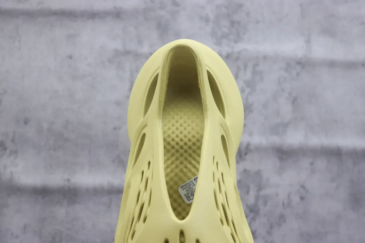 Adidas Yeezy Foam Runner Pale Yellow Lifestyle Sneakers 4