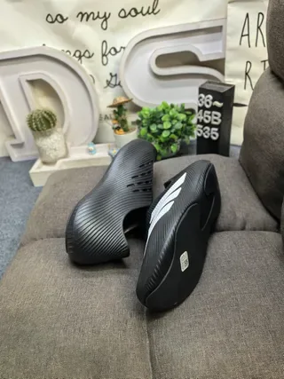 Adidas Yeezy Slide Pink Black Slip-On Ribbed Monoblock Sole Lifestyle Sneakers 6