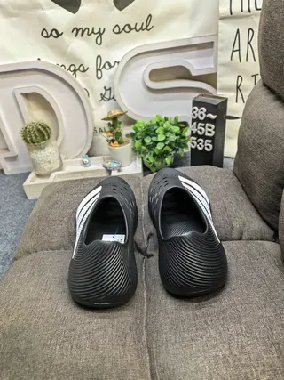 Adidas Yeezy Slide Pink Black Slip-On Ribbed Monoblock Sole Lifestyle Sneakers 8