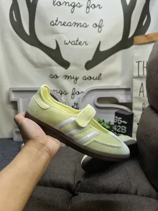 Adidas أصفر بني بدون أربطة ماري جين سيليويت سويد الجزء العلوي أسلوب حياة سنيكرز 5