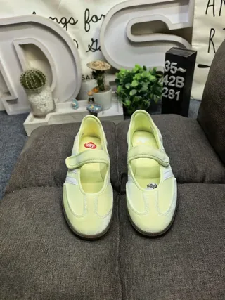 Adidas أصفر بني بدون أربطة ماري جين سيليويت سويد الجزء العلوي أسلوب حياة سنيكرز 10