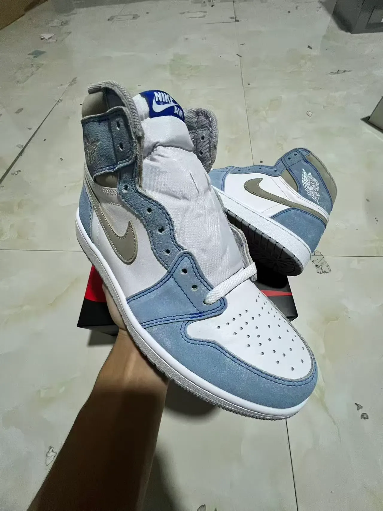 Air Jordan 1 Blue Beige High-Top Suède et Cuir Panneau Chaussures de Basketball 2