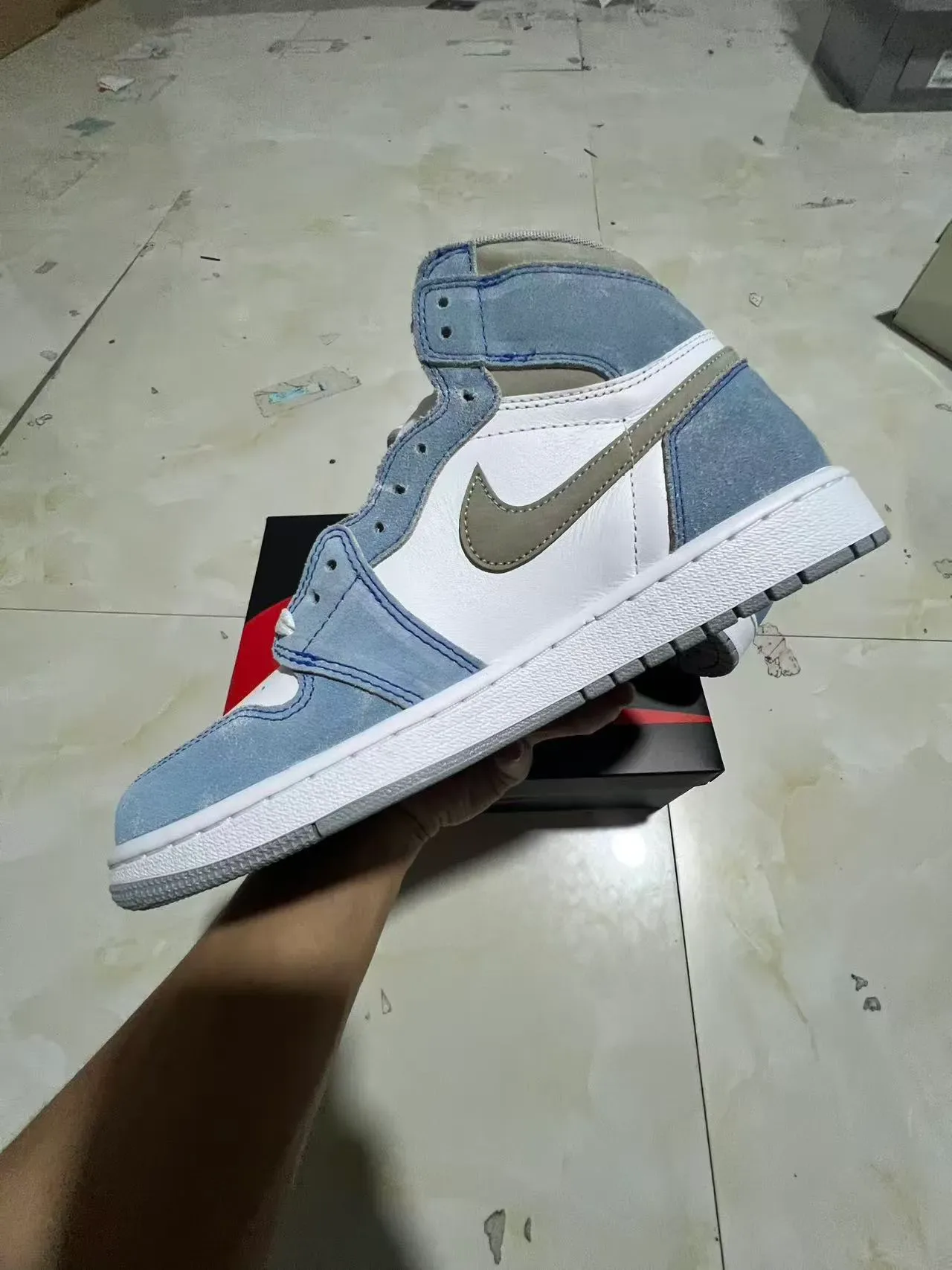 Air Jordan 1 Blue Beige High-Top Suède et Cuir Panneau Chaussures de Basketball 5