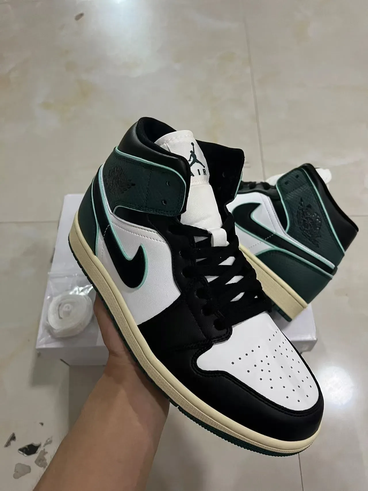 Air Jordan 1 Vert Blanc Hautes À Panneaux De Cuir Chaussures De Basket 2