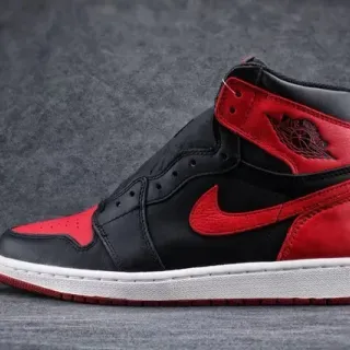 Air Jordan 1 High 黑红白篮球鞋