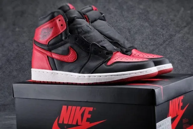 Air Jordan 1 High Noir Rouge Blanc Chaussures de Basketball 2
