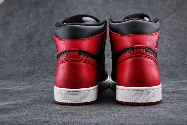 Air Jordan 1 High Noir Rouge Blanc Chaussures de Basketball 7